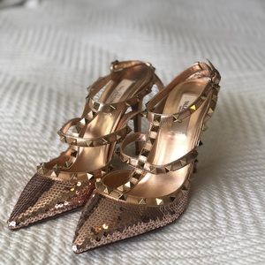 Shimmer Rockstud Pump in Rose Gold